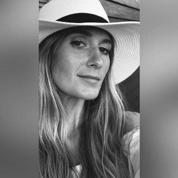 Meet your Posher, Allie - Picture 3 of 5